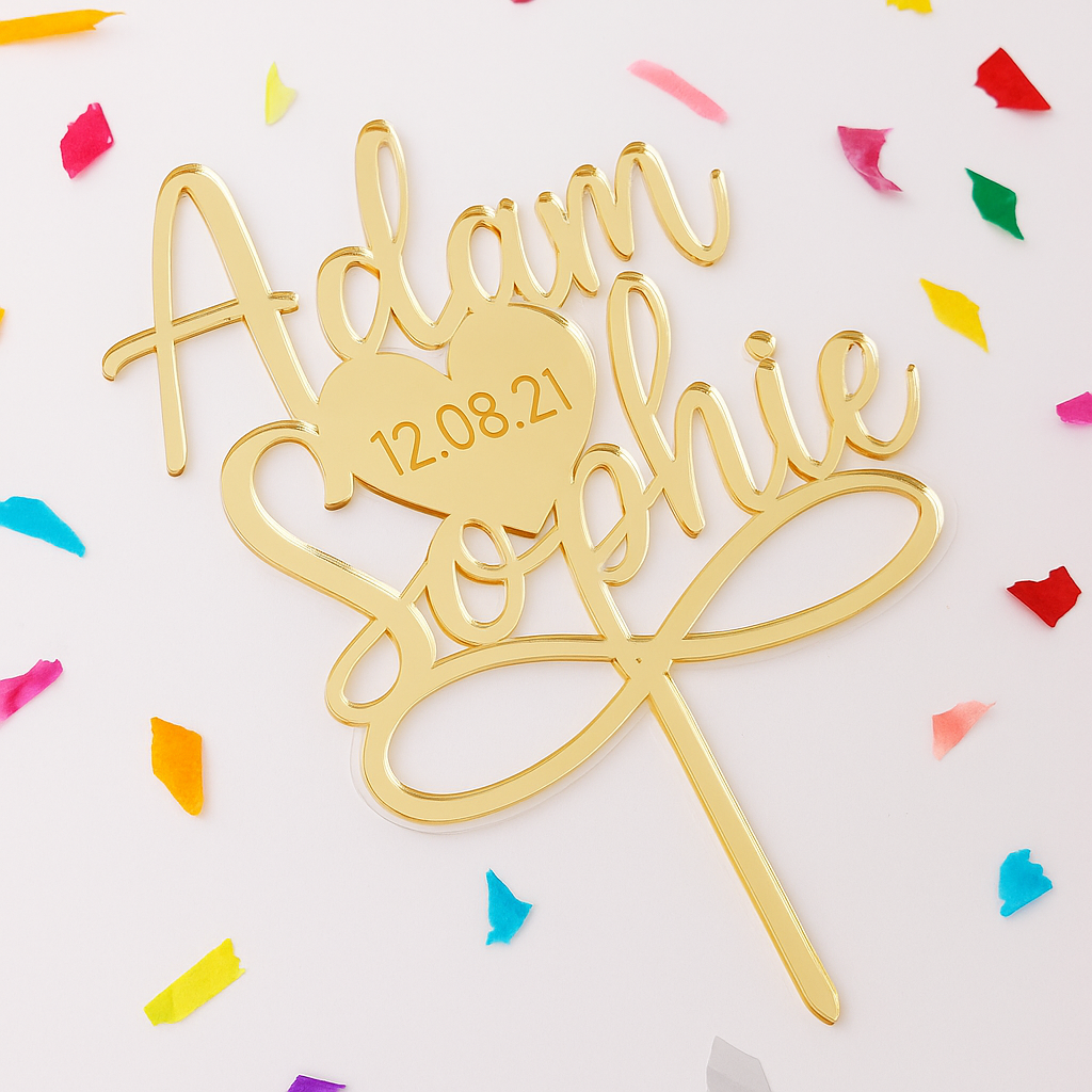 Topper coloré avec prénoms et date – Style festif en bois ou acrylique
